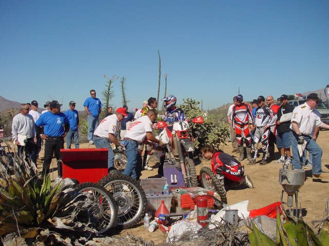 Factory Honda 1x Baja pit — El Crucero, 2004 SCORE Baja 1000 — Wikimedia Commons