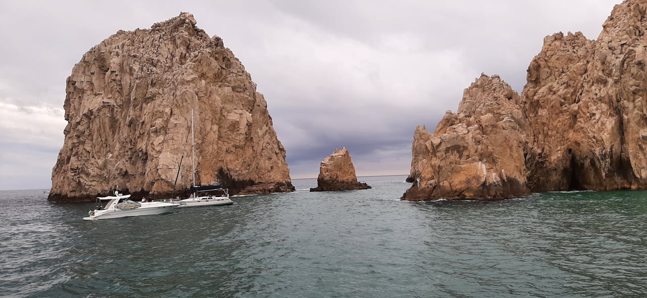 El Arco sea stacks at Cabo San Lucas — location establishing (not 2026 race-day) — photo by Balou46