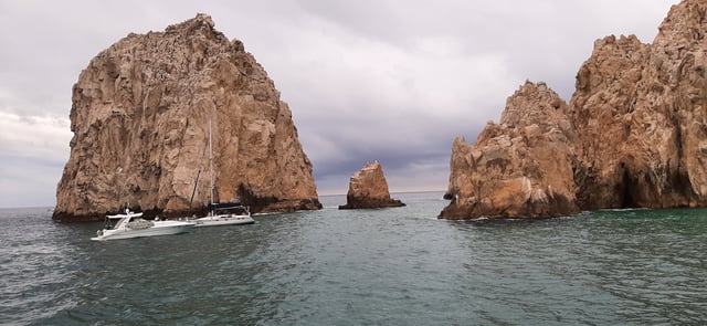 El Arco sea stacks at Cabo San Lucas — location establishing (not 2026 race-day) — photo by Balou46
