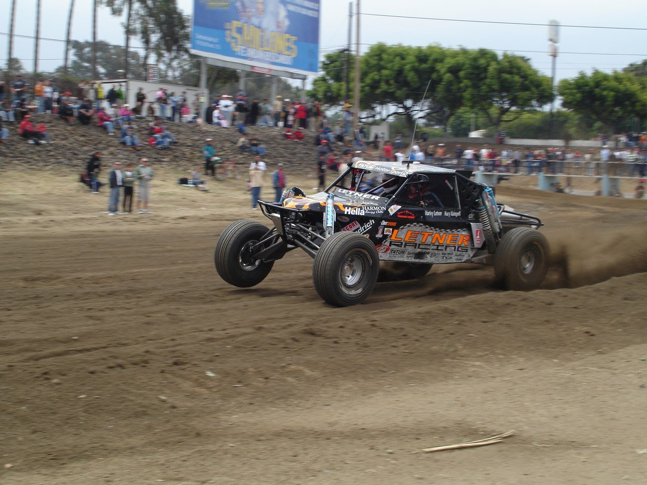 Letner Racing SCORE Class 1 turning into the Ensenada river at the start of the 2007 Baja 500 — photo by LPhillippi