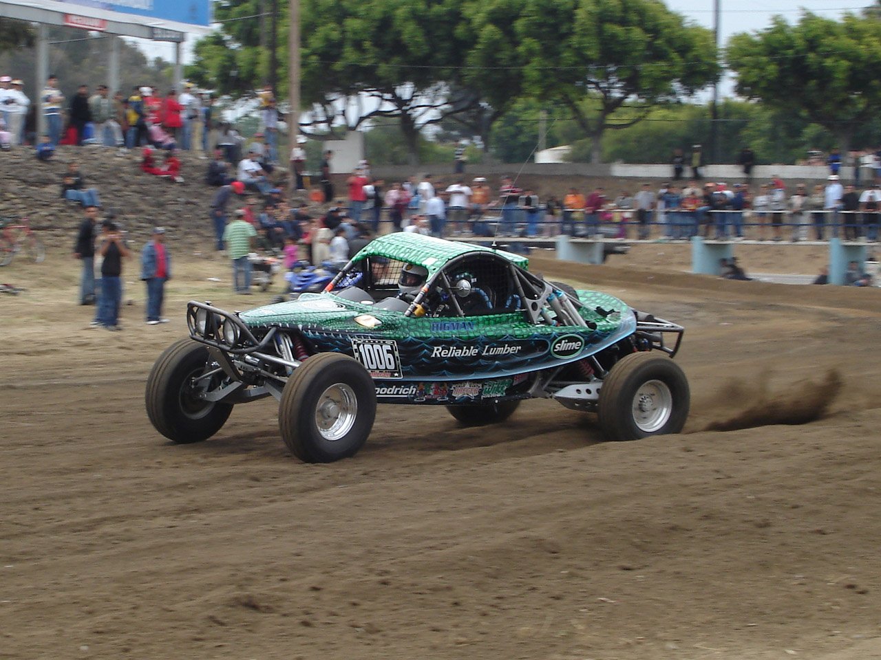 Class 10 Gator into the Ensenada river at the 2007 Baja 500 start — photo by LPhillippi (public domain)